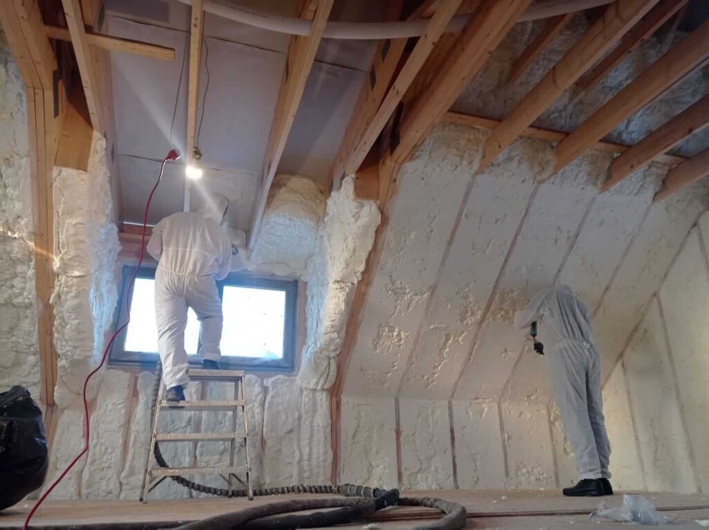 Pööningu soojustamine PUR-vahuga | pööningu soojustamiseks